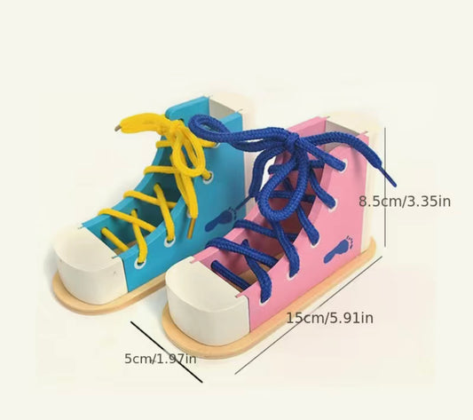 Aprendiendo a atar los zapatos