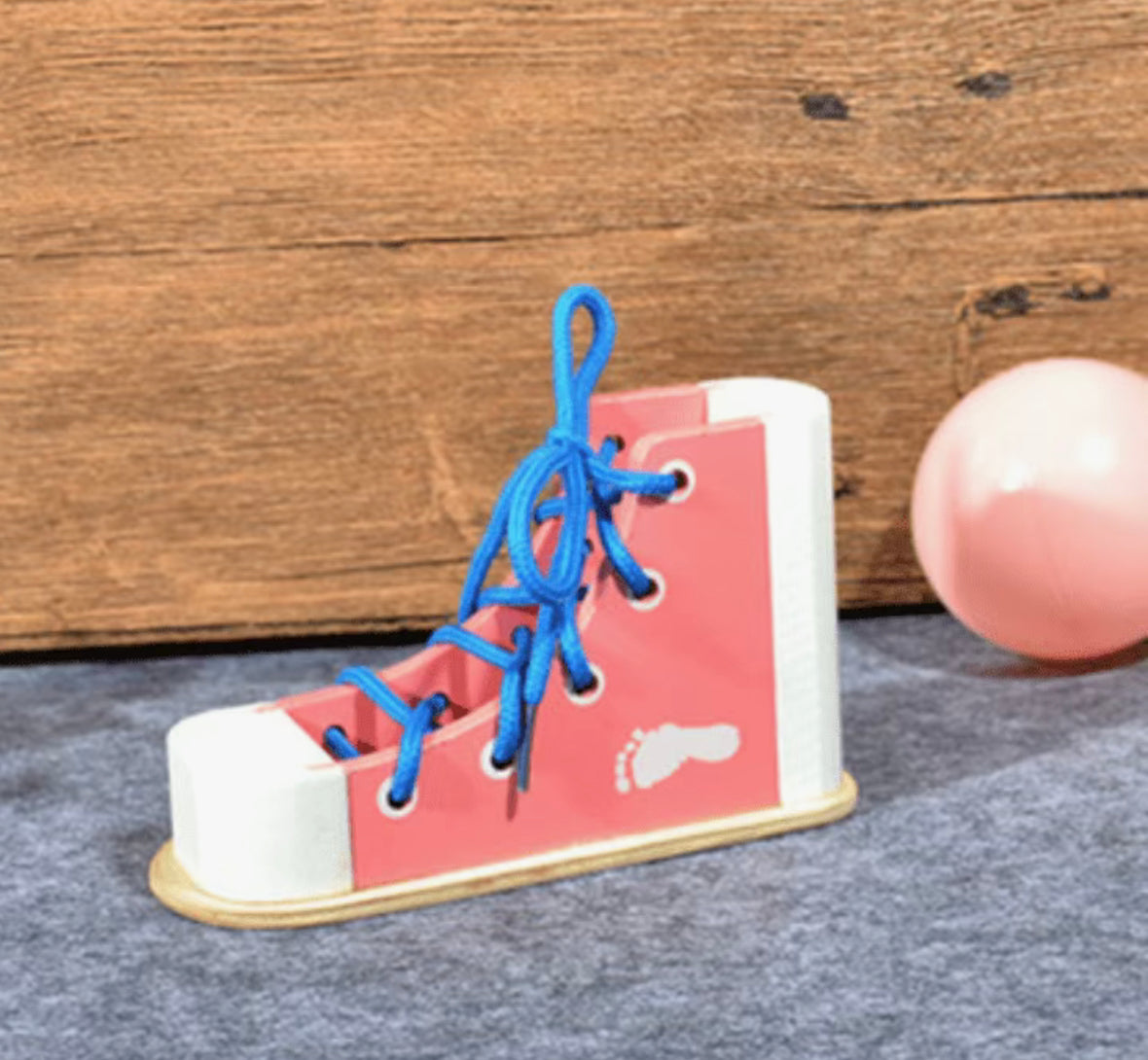 Aprendiendo a atar los zapatos